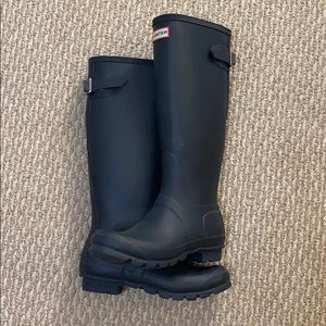 Matte navy hunter boots